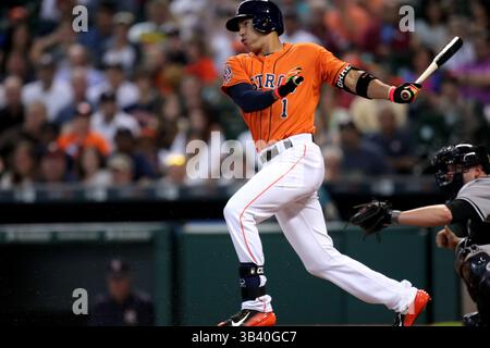 26. JUNI 2015: Houston Astros Shortstop Carlos Correa #1 trifft einen Baseballball für ein Out während des MLB-Baseballspiels zwischen den Houston Astros und den New York Yankees vom Minute Maid Park in Houston, Texas. (Obligatorischer Vermerk: Erik Williams/CSM)(Bild: © Erik Williams/Cal Sport Media/ZUMAPRESS.com) Stockfoto