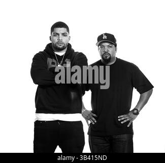 15. August 2015 – File – Universal Pictures wird in einigen Kinos für zusätzliche Sicherheit für den Gangster-Rap-Film „Straight Out tta Compton“, das von der Kritik gelobte Biopic über N.W.A, das dieses Wochenende eröffnet wird, sorgen. Es ist nicht der erste Film mit Bandenthemen, der einige Theaterbesitzer dazu veranlasst hat, zusätzliche Maßnahmen zu ergreifen. Die Sicherheit wurde auch für „Boyz n the Hood“ erhöht. Im Bild: 21. Juli 2015 – Chicago, USA – Ice Cube und sein Sohn O’Shea Jackson Jr. (der Ice Cube in dem neuen Film Straight Out tta Compton spielt) in Chicago. (Bild: © Zbigniew Bzdak/TNS via ZUMA Wire) Stockfoto