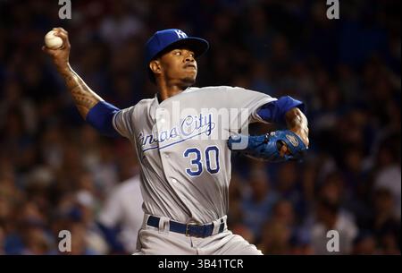 28. September 2015 – Chicago, IL, USA – Kansas City Royals Starting Pitcher Yordano Ventura (30) liefert den Chicago Cubs während des ersten Inning am Montag, 28. September 2015, im Wrigley Field in Chicago. (Bild: © Brian Cassella/TNS via ZUMA Wire) Stockfoto