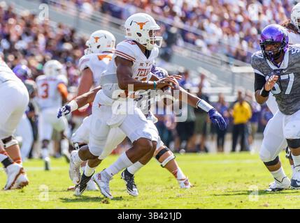 3. Oktober 2015: Der Texas Longhorns Quarterback Jerrod Heard (13) spielt im NCAA Football Spiel zwischen den Texas Longhorns und den TCU Horned Frogs im Amon G. Carter Stadium in Fort Worth, Texas. Manny Flores/CSM. Stockfoto