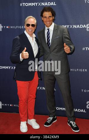 25. August 2015 – New York, NY, USA – TOMMY HILFIGER und RAFAEL NADAL nehmen am 25. August 2015 in New York City am Bryant Park Teil. (Foto: © Kristin Callahan/Ace Pictures via ZUMA Press) Stockfoto
