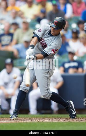 22. Juli 2015: Michael Brantley, der die Cleveland Indians auf Platz 23 trifft während des Major League Baseballspiels zwischen den Milwaukee Brewers und den Cleveland Indians im Miller Park in Milwaukee, WI, ein drei-Runs-Rennen von homer nach rechts. John Fisher/CSM(Bild: © John Fisher/Cal Sport Media/ZUMAPRESS.com) Stockfoto