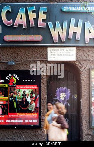 Mai 2015 - New York, New York, USA - Greenwich Village, Thompsen Street, Nachtleben, Bars, Cafe Wha, Live-Musik, Straße, NYC. Café Wha Wahrzeichen Musikstätte in der MacDougal Street Greenwich Village New York City. 'Cafe Wha' Straßenszenen, Schild, auf der Mac Dougal St., Manhattan. (Bild: © Sergi Reboredo/ZUMA Wire/ZUMAPRESS.com) Stockfoto