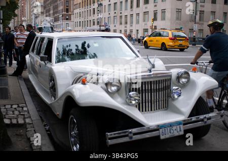 26. Mai 2015 – New York, New York, USA – Stretchlimousine Lincoln Town Car im Neo Classic Style in Manhattan. (Bild: © Sergi Reboredo/ZUMA Wire/ZUMAPRESS.com) Stockfoto