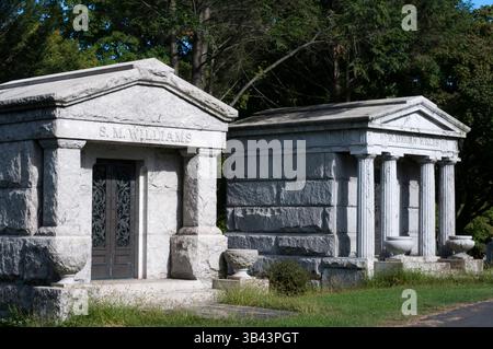 26. Mai 2015 - New York, New York, USA - Woodlawn Cemetery. Webster Avenue Ecke East 233rd Street. Woodlawn 4 (Mo-so 8:30-17/nach vorheriger Genehmigung durch Fotografien). Telefon 718-920-0500. Einer der interessantesten Orte in Bronx, könnte der Woodlawn Cemetery sein, wo sie als berühmte Namen wie Miles Davis oder Duke Ellinton und andere historische Persönlichkeiten enden. Am Eingang können sie Ihnen auf einer Karte mitteilen, wo die Gräber verschieden sind. (Bild: © Sergi Reboredo/ZUMA Wire/ZUMAPRESS.com) Stockfoto