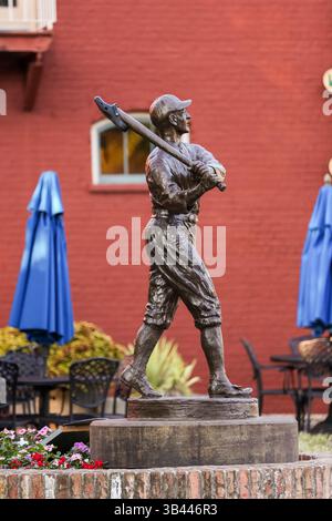 19. September 2015: Greenville, SC, Vereinigte Staaten von Amerika - die Statue des Baseballspielers Joe Jackson im historischen West End an der Main Street im Zentrum von Greenville, South Carolina. (Bild: © Richard Ellis Via ZUMA Wire) Stockfoto