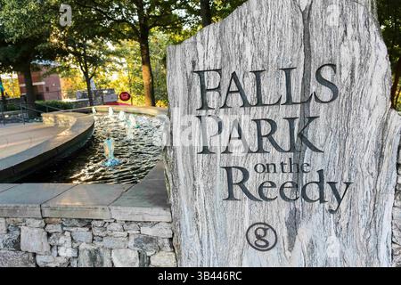19. September 2015 - Greenville, SC, Vereinigte Staaten von Amerika - Falls Park am Eingang zum Reedy River entlang der Main Street im Zentrum von Greenville, South Carolina. (Bild: © Richard Ellis Via ZUMA Wire) Stockfoto