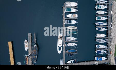 Die Marina in Saugatuck Douglas City in Michigan wurde zu einer bekannten Kunstkolonie und touristischen Destination Stockfoto