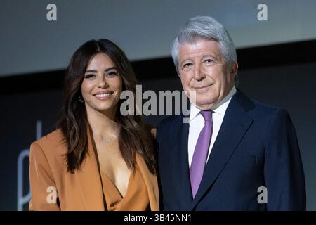 Madrid, Spanien. April 2025. Eva Longoria und Enrique Cerezo nehmen am Platinum Honor Award 2025 am Teatro Albeniz Teil. (Foto: Nacho Lopez/SOPA Images/SIPA USA) Credit: SIPA USA/Alamy Live News Stockfoto
