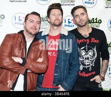 Joseph Milligan, Stephen Christian und Christian McAlhaney von Anberlin treten am 23. Oktober 2013 im Radio 104's Performance Theatre in Bala Cynwyd auf Stockfoto