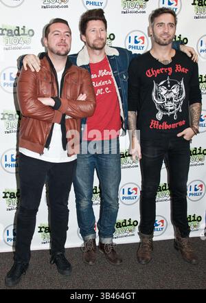 Joseph Milligan, Stephen Christian und Christian McAlhaney von Anberlin treten am 23. Oktober 2013 im Radio 104's Performance Theatre in Bala Cynwyd auf Stockfoto
