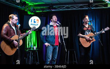 Joseph Milligan, Stephen Christian und Christian McAlhaney von Anberlin treten am 23. Oktober 2013 im Radio 104's Performance Theatre in Bala Cynwyd auf Stockfoto