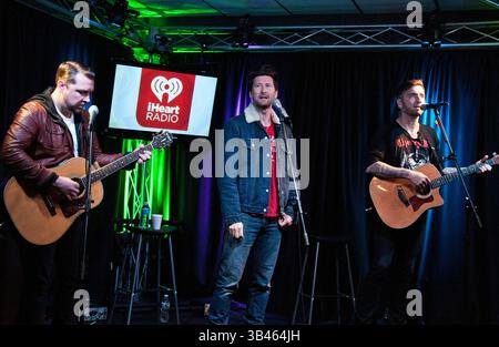 Joseph Milligan, Stephen Christian und Christian McAlhaney von Anberlin treten am 23. Oktober 2013 im Radio 104's Performance Theatre in Bala Cynwyd auf Stockfoto