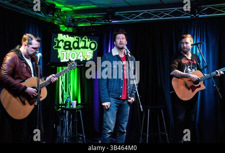 Joseph Milligan, Stephen Christian und Christian McAlhaney von Anberlin treten am 23. Oktober 2013 im Radio 104's Performance Theatre in Bala Cynwyd auf Stockfoto