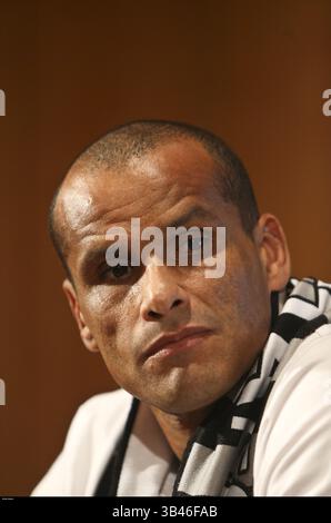 1. September 2015 - Na - Porto, 01/09/2015 - Präsentation von zwei Verstärkungen für Boavista Futebol Clube, Rivaldinho und Renato Santos, in Anwesenheit des Weltmeisters Rivaldo. (Foto: © Leonel de Castro/Global Imagens via ZUMA Press/ZUMAPRESS.com) Stockfoto
