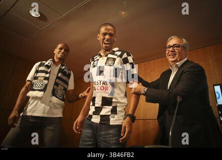 1. September 2015 - Na - Porto, 01/09/2015 - Präsentation von zwei Verstärkungen für Boavista Futebol Clube, Rivaldinho und Renato Santos, in Anwesenheit des Weltmeisters Rivaldo. (Foto: © Leonel de Castro/Global Imagens via ZUMA Press/ZUMAPRESS.com) Stockfoto