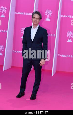 Cannes, Frankreich. April 2025. Jeff Russo besucht den Pink Carpet beim 8. Canneseries International Festival im Palais des Festivals. Quelle: SOPA Images Limited/Alamy Live News Stockfoto