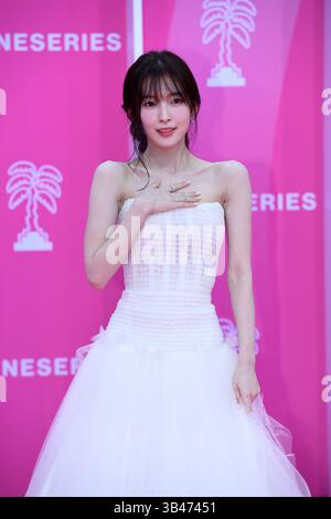 Cannes, Frankreich. April 2025. ARIN besucht den Pink Carpet beim 8. Canneseries International Festival im Palais des Festivals. Quelle: SOPA Images Limited/Alamy Live News Stockfoto