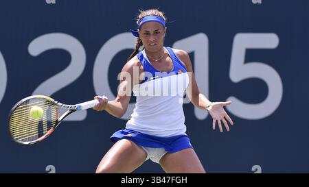 13. Juli 2015 – Toronto, Ontario, Kanada – 13. Juli 2015: Monica Puig aus Puerto Rico tritt im kanadischen Tennis Centre bei den Pan am Games in Toronto 2015 in Toronto an. Monica gewann mit 2 Sätzen gegen 0 und erreichte damit das Viertelfinale. (Bild: © Steve Kingsman/ZUMA Wire/ZUMAPRESS.com) Stockfoto