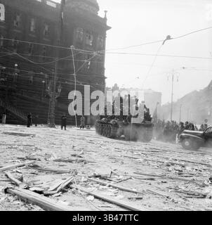 ***MAI 1945 DATEIFOTO***Befreiung Prags durch die Rote Armee, Protektorat Böhmen und Mähren, Tschechoslowakei, 9. Mai 1945. (CTK Photo/Stochl J. Stockfoto
