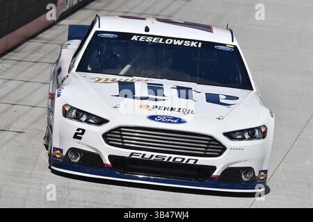 21. August 2015: BRAD KESELOWSKI (2), Fahrer der NASCAR Sprint Cup-Serie in Bristol, Tennessee, USA, während des Trainings für das Irwin Tools Night Race. (Bild: © Jasen Vinlove Via ZUMA Wire) Stockfoto