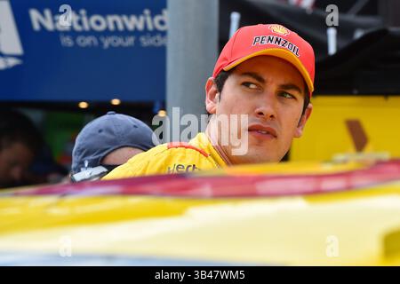 21. August 2015: JOEY LOGANO, Fahrer der NASCAR Sprint Cup-Serie in Bristol, Tennessee, USA, während des Trainings für das Irwin Tools Night Race. (Bild: © Jasen Vinlove Via ZUMA Wire) Stockfoto