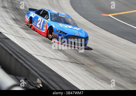 21. August 2015: RYAN BLANEY (21), Fahrer der NASCAR Sprint Cup-Serie in Bristol, Tennessee, USA, während des Trainings für das Irwin Tools Night Race. (Bild: © Jasen Vinlove Via ZUMA Wire) Stockfoto
