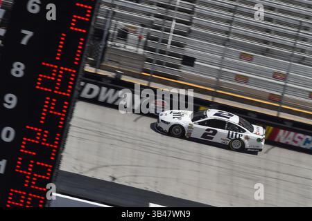21. August 2015: BRAD KESELOWSKI (2), Fahrer der NASCAR Sprint Cup-Serie in Bristol, Tennessee, USA, während des Trainings für das Irwin Tools Night Race. (Bild: © Jasen Vinlove Via ZUMA Wire) Stockfoto