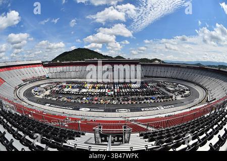 21. August 2015: Bristol, Tennessee, USA: Ein Überblick über den Bristol Motor Speedway während des Trainings für das Irwin Tools Night Race. (Bild: © Jasen Vinlove Via ZUMA Wire) Stockfoto
