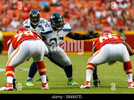 21. August 2015: Seattle Seahawks Defensive Tackle Brandon Mebane (92) auf der Linie des Scrimmage während des NFL-Vorsaisonspiels zwischen den Seattle Seahawks und den Kansas City Chiefs im Arrowhead Stadium in Kansas City, MO Tim Warner/CSM.(Credit Image: © Tim Warner/Cal Sport Media/ZUMAPRESS.com) Stockfoto