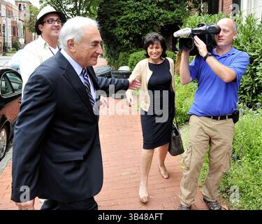 29. August 2011 – Dominique Strauss-Kahn und seine Frau Anne Sinclair kehren nach Washington, D.C, Amerika – 29. August 2011 zurück. (Kreditbild: ©Ron Sachs/CNP via ZUMA Wire) Stockfoto