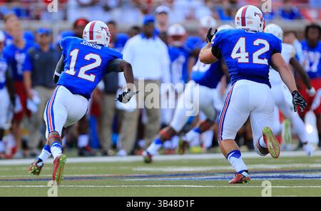 4. September 2015: Kevin Johnson (12) von den SMU Mustangs kehrt während des NCAA-Fußballspiels zwischen den Baylor Bears und den SMU Mustangs im Gerald J. Ford Stadium in Dallas zurück. © JP Waldron/Cal Sport Media (Foto: © JP Waldron/CSM via ZUMA Wire) Stockfoto