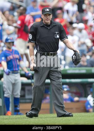 18. Mai 2014: Washington, District of Columbia, USA – Titelverteidiger Jon Byrne (59) im ersten Inning seines ersten Spiels hinter der Platte während des Spiels der New York Mets gegen die Washington Nationals im Nationals Park in Washington, DC am Sonntag, den 18. Mai 2014. (Kreditbild: ©Ron Sachs/CNP via ZUMA Wire) Stockfoto