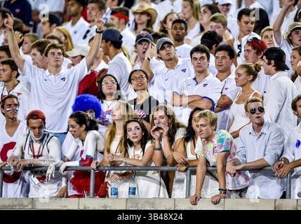 4. September 2015: SMU-Fans jubeln bei einem NCAA Football-Spiel zwischen den Baylor Bears und den SMU Mustangs im Gerald J. Ford Stadium in Dallas, Texas. Baylor gewinnt 56:21. Manny Flores/CSM Stockfoto
