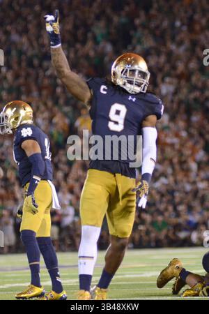 5. September 2015 - South Bend, Indiana, USA - Notre Dame Linebacker JAYLON SMITH ist während des Spiels zu sehen, als die Texas Longhorns gegen die Notre Dame Fighting Irish im Notre Dame Stadium in South Bend, IN auftreten. (Bild: © Ricky Bassman via ZUMA Wire) Stockfoto