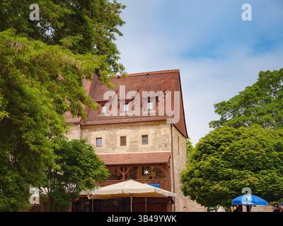 Erfurt, Deutschland - 21. Mai 2023: Fassaden von Gebäuden im Stadtzentrum, historisches Erbe. Stockfoto