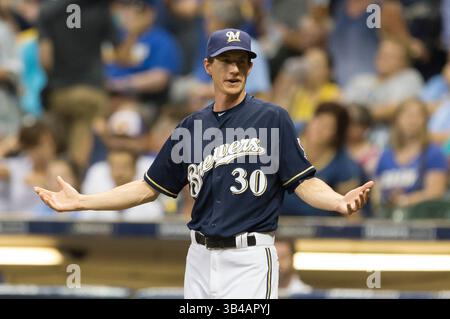 15. August 2015: Craig Counsell #30, Manager der Milwaukee Brewers, wird aus dem Spiel des Major League Baseballspiels zwischen den Milwaukee Brewers und den Philadelphia Phillies im Miller Park in Milwaukee, WI, ausgeworfen. John Fisher/CSM(Bild: © John Fisher/Cal Sport Media/ZUMAPRESS.com) Stockfoto