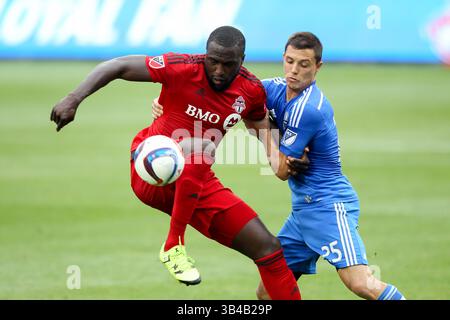 29. AUGUST 2015: Torontos FC-Stürmer Jozy Altidore (17) versucht, den Ball während des MLS-Spiels zwischen dem Montreal Impact und dem Toronto FC im BMO Field in Toronto, Ontario zu kontrollieren. (Credit Image: © Kevin Sousa/CSM via ZUMA Wire) Stockfoto