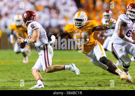 12. September 2015: Corey Vereen #50 der Tennessee Volunteers verfolgt Baker Mayfield #6 der Oklahoma Sooners während des NCAA Football Spiels zwischen den University of Tennessee Volunteers und den Oklahoma Sooners im Neyland Stadium in Knoxville, TN Tim Gangloff/CSM(Credit Image: © Photograer:Tim Gangloff/CSM via ZUMA Wire) Stockfoto