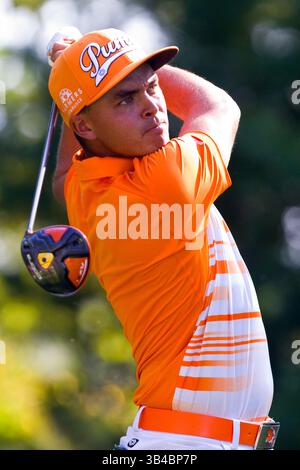 7. September 2015: Norton, MA, USA: RICKIE FOWLER bei der 9. Abschlagbox während der Finalrunde der Deutschen Bank Championship im TPC Boston. Fowler gewann die Veranstaltung. (Foto: © Anthony Nesmith/CSM via ZUMA Wire) Stockfoto