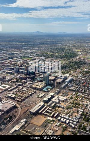 Aus der Vogelperspektive von Tempe, Arizona, einem Vorort von Phoenix, mit Blick nach Süden. Stockfoto