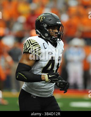 12. September 2015: Wake Forest Linebacker Brandon Chubb (48) in der zweiten Spielhälfte, als Syracuse Wake Forest 30-17 im Carrier Dome in Syracuse, NY, besiegte. Foto von Alan Schwartz/CalSportMedia (Kreditbild: © Alan Schwartz/CSM via ZUMA Wire) Stockfoto