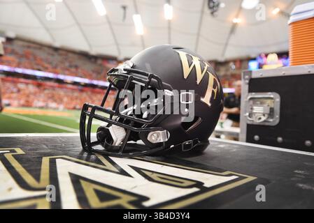 12. September 2015: Syracuse besiegte Wake Forest 30-17 im Carrier Dome in Syracuse, NY. Foto von Alan Schwartz/CalSportMedia (Kreditbild: © Alan Schwartz/CSM via ZUMA Wire) Stockfoto