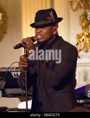 25. September 2015 - Washington, District of Columbia, Vereinigte Staaten von Amerika - NE-YO tritt für US-Präsident Barack Obama und Präsident XI Jinping von China während eines Staatsessens im State Dining Room des Weißen Hauses in Washington, DC am Freitag, 25. September 2015 auf. Credit: Ron Sachs / CNP (Credit Image: © Ron Sachs/CNP via ZUMA Wire) Stockfoto