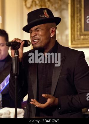 25. September 2015 - Washington, District of Columbia, Vereinigte Staaten von Amerika - NE-YO tritt für US-Präsident Barack Obama und Präsident XI Jinping von China während eines Staatsessens im State Dining Room des Weißen Hauses in Washington, DC am Freitag, 25. September 2015 auf. Credit: Ron Sachs / CNP (Credit Image: © Ron Sachs/CNP via ZUMA Wire) Stockfoto