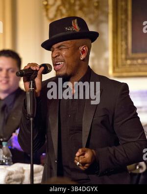 25. September 2015 - Washington, District of Columbia, Vereinigte Staaten von Amerika - NE-YO tritt für US-Präsident Barack Obama und Präsident XI Jinping von China während eines Staatsessens im State Dining Room des Weißen Hauses in Washington, DC am Freitag, 25. September 2015 auf. Credit: Ron Sachs / CNP (Credit Image: © Ron Sachs/CNP via ZUMA Wire) Stockfoto