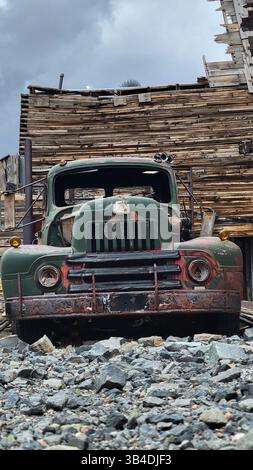 Ein alter vergessener Bergbauwagen in den Colorado Rocky Mountains Stockfoto