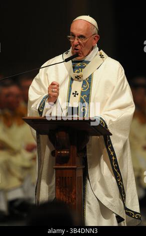 26. September 2015 - Philadelphia, PA, USA - Papst Franziskus während der Messe in der Basilika der Heiligen Peter und Paul in Philadelphia am Samstag, 26. September 2015. (Bild: © Clem Murray/TNS via ZUMA Wire) Stockfoto