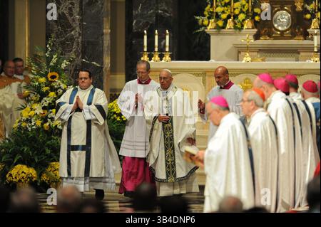 26. September 2015 - Philadelphia, PA, USA - Papst Franziskus während der Messe in der Basilika der Heiligen Peter und Paul in Philadelphia am Samstag, 26. September 2015. (Bild: © Clem Murray/TNS via ZUMA Wire) Stockfoto