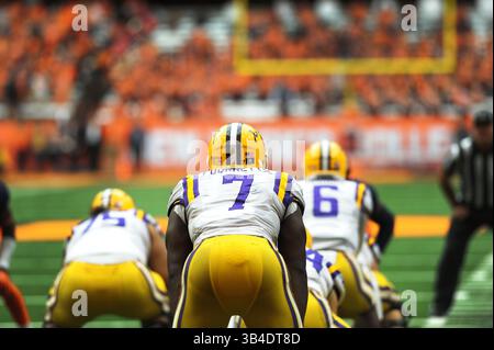 26. September 2015: LSU Running Back Leonard Fournette (7) wird als LSU Syracuse 34-24 im Carrier Dome in Syracuse, NY, besiegt. Foto von Alan Schwartz/Cal Sport Media (Kreditbild: © Alan Schwartz/CSM via ZUMA Wire) Stockfoto
